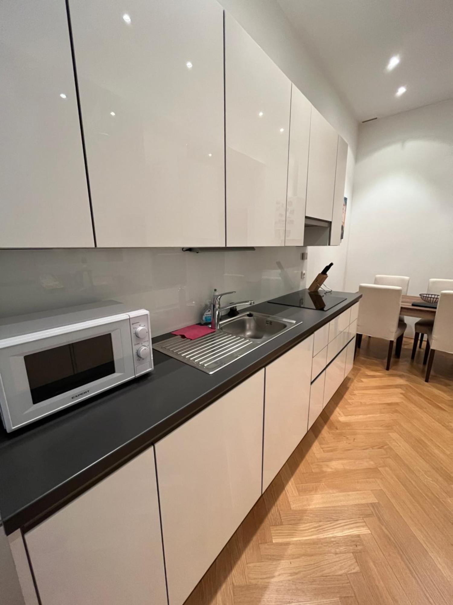 Apartament Quiet Next To Belvedere & Central Station